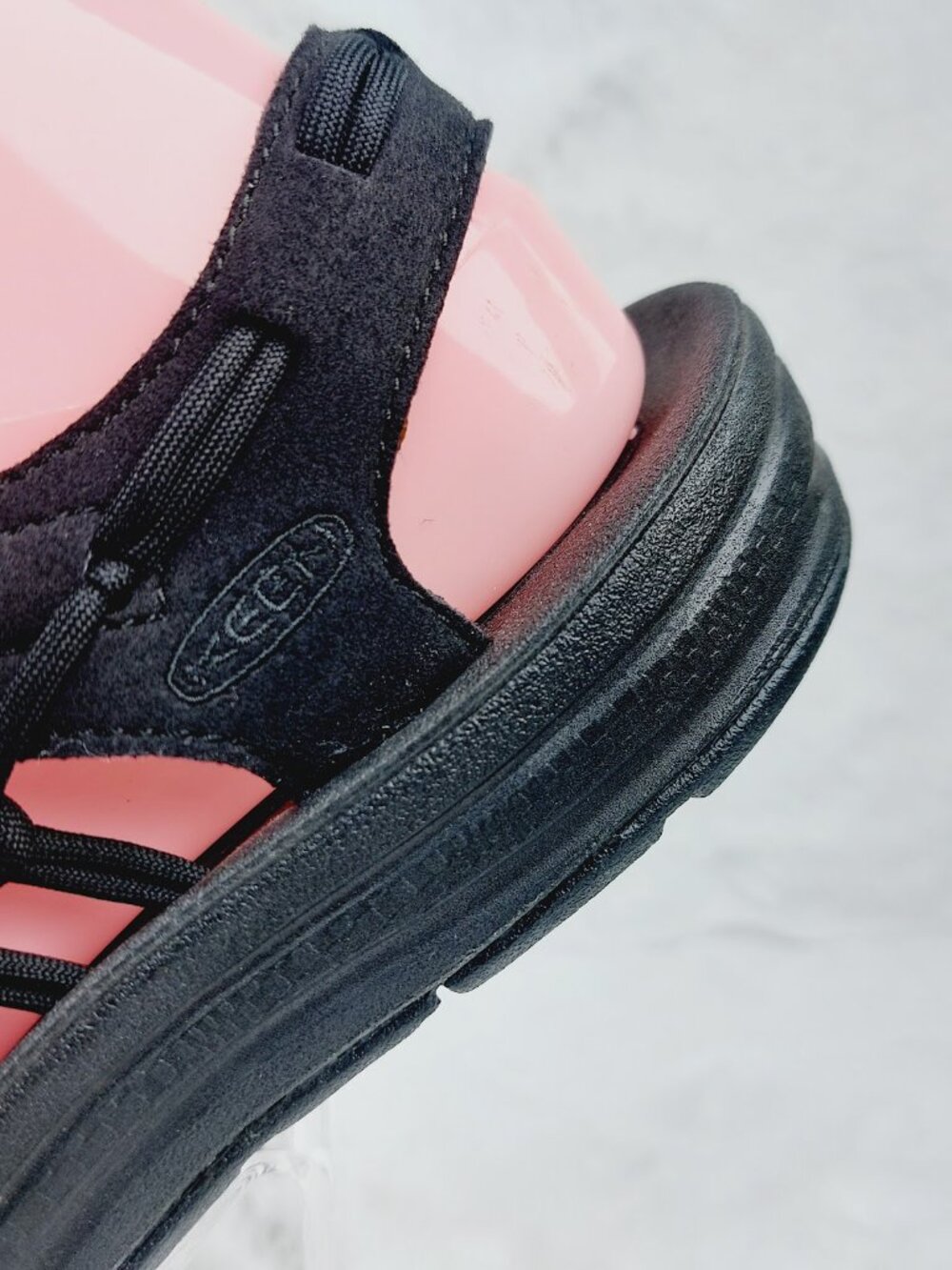 Keen Women's Black Uneek Fade Mesh Bungee Lace Fisherman Sandal Size 6 - Picture 7 of 12